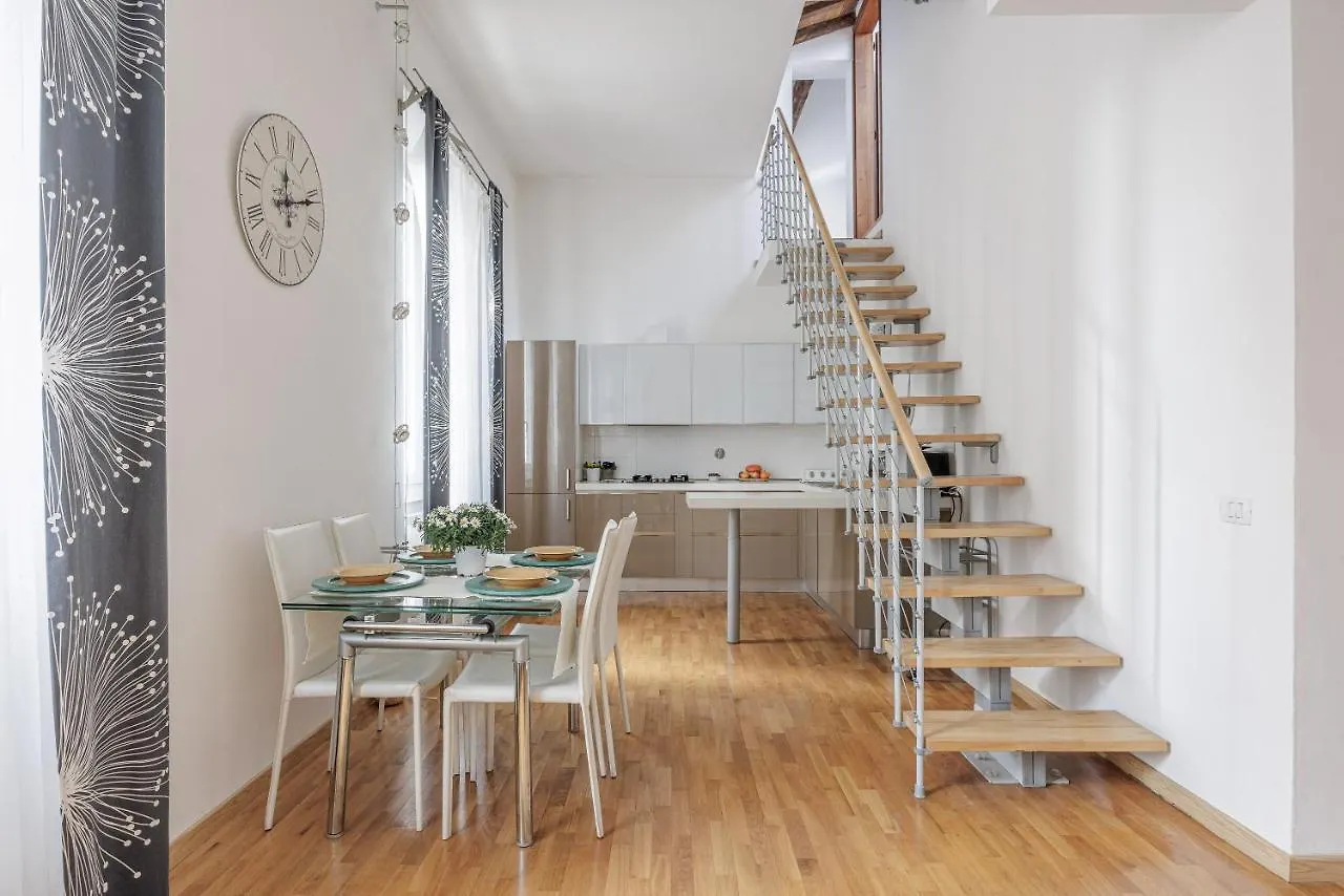 Apartment Ferienwohnung The Bookhouse Florenz Italien