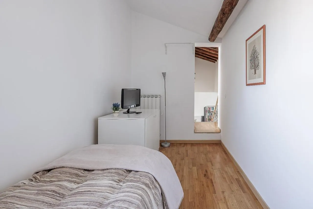 Apartment Ferienwohnung The Bookhouse Florenz